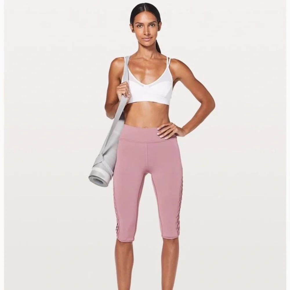 Lululemon Mauve Love Knot Activewear Bottoms Size 6
